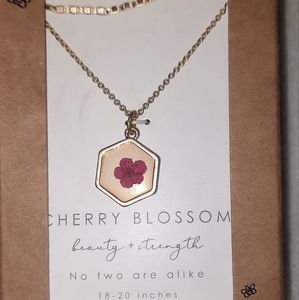 Gold chain w delicate flower pendant